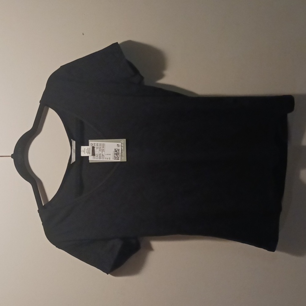NWT!!! Black h&m v-neck